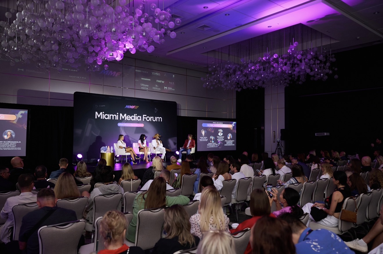 Полный зал Miami Media Forum